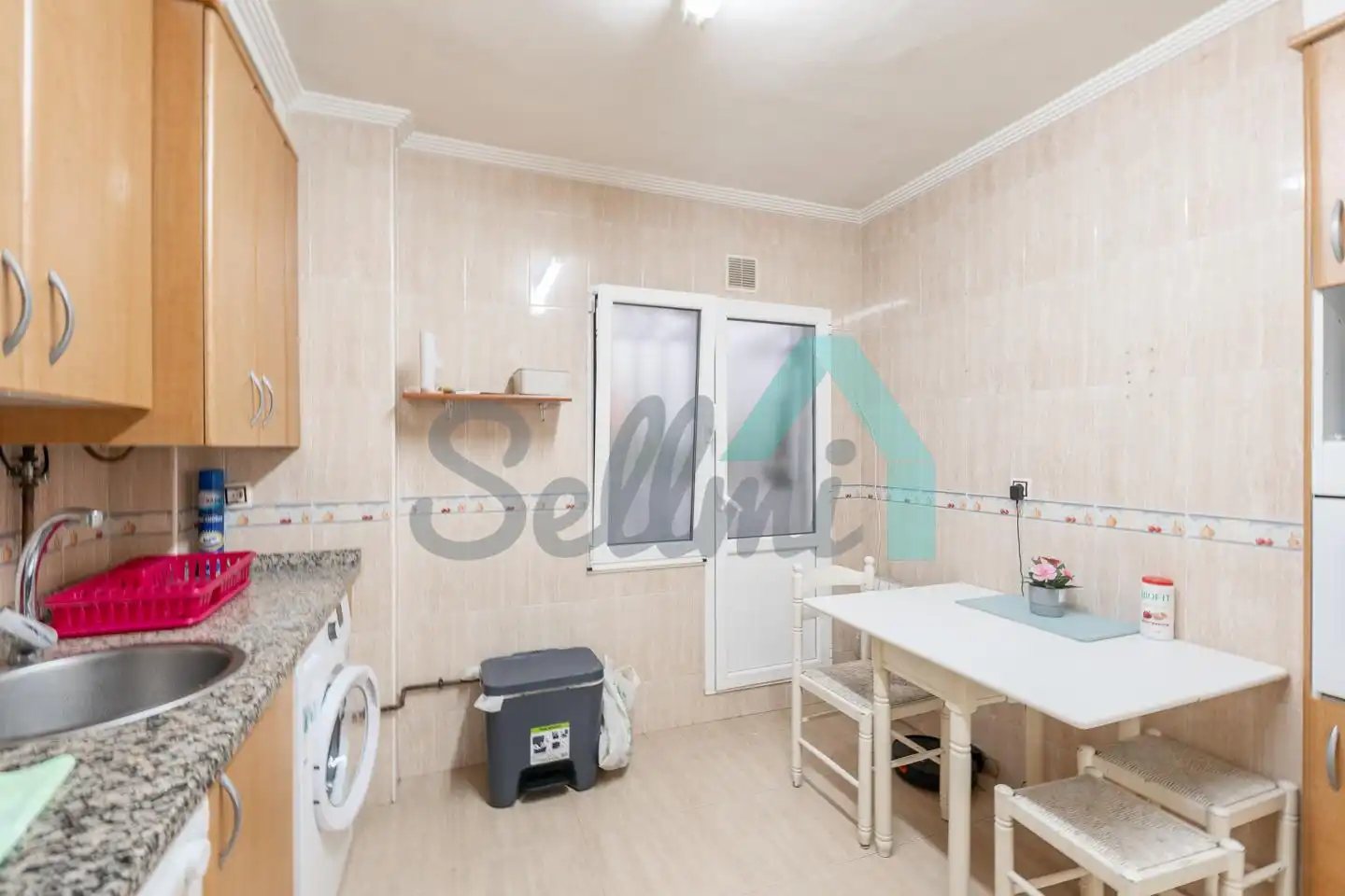 Kitchen of Flat for share in San Lázaro - Otero - Villafría