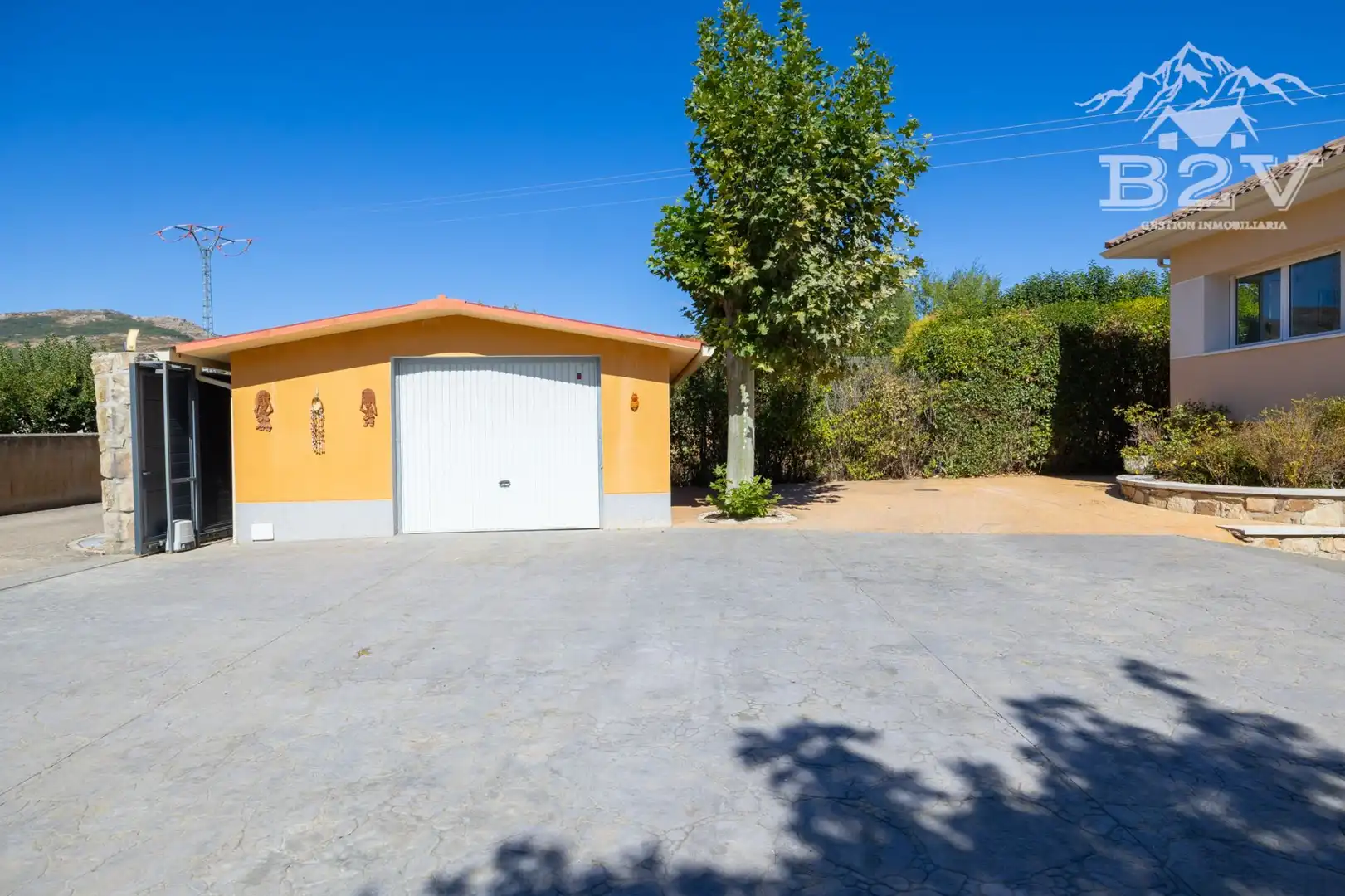 Parking of Houses for sale in Navalafuente  with Air Conditioner, Heating and Private garden