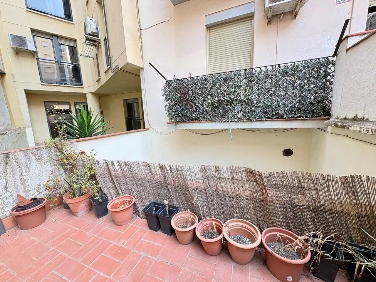 Terrasse von Erdgeschoss zum Verkauf in Barcelona mit Parkett