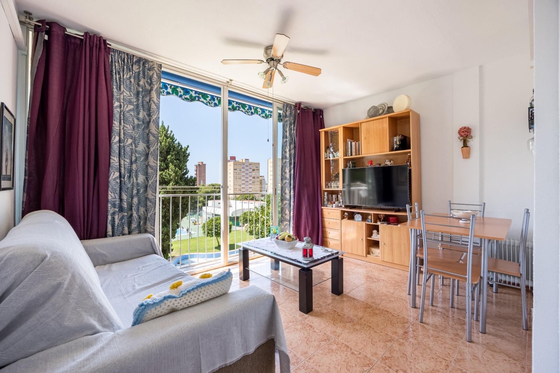 Dormitori de Apartament en venda en Benidorm amb Piscina comunitària