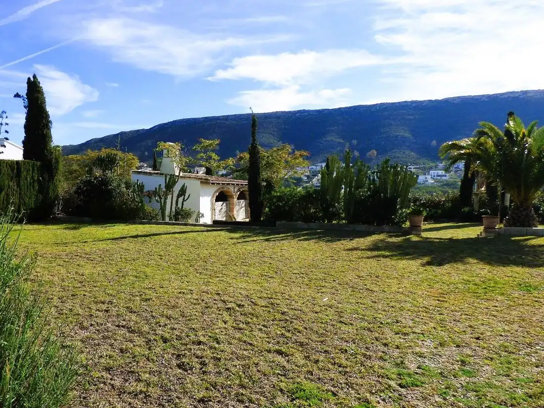 Casa rústica amb jardí en venda a Carrer Lago Aral 73, imagen 8
