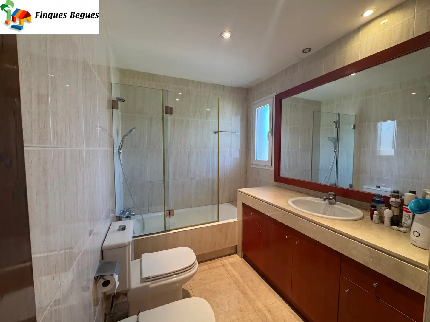 Baño de Piso en venta en Begues con Calefacción, Terraza y Trastero