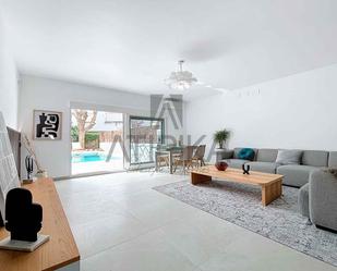 Living room of House or chalet to rent in Sitges  with Air Conditioner, Heating and Parquet flooring