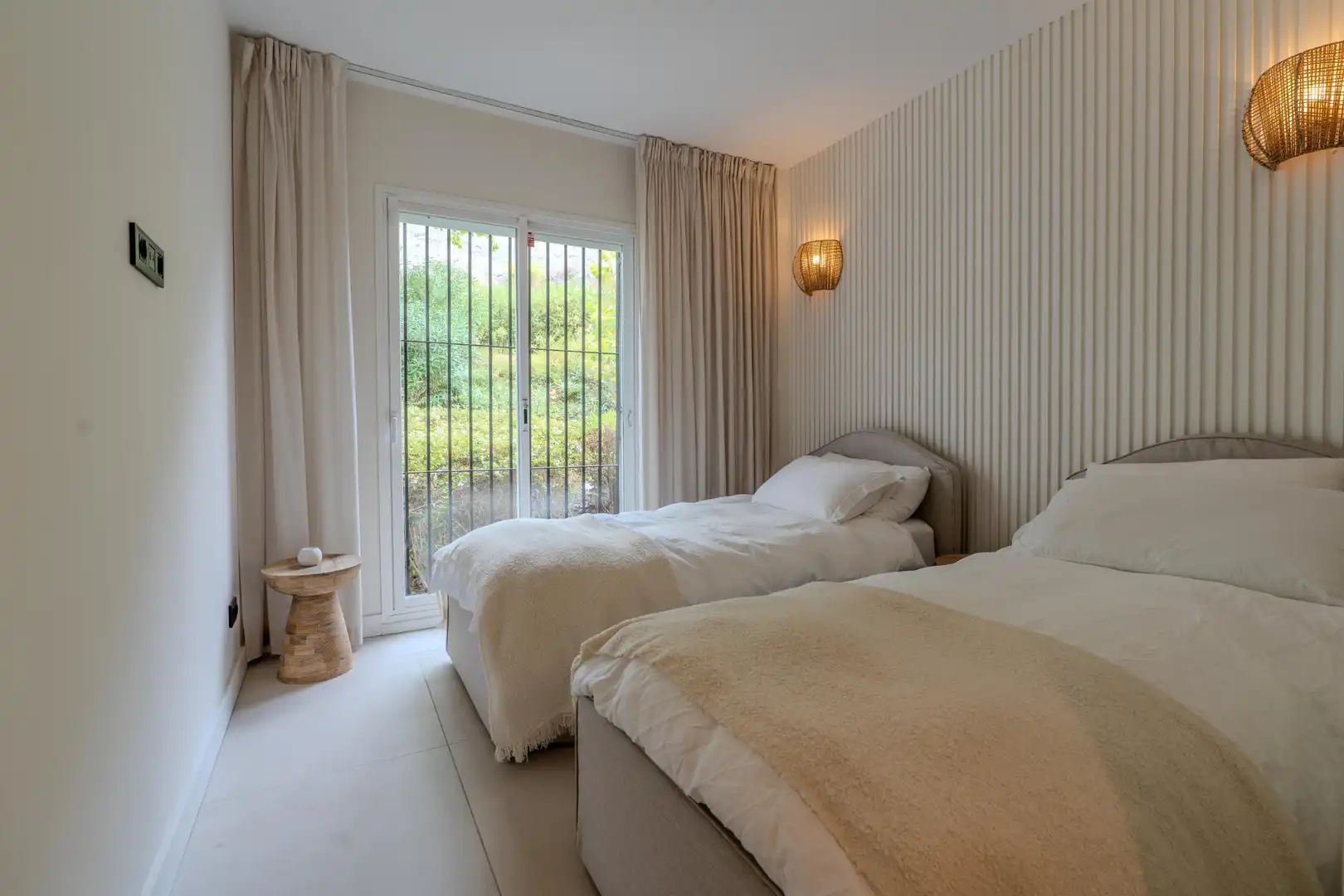 Habitación de Apartamento de alquiler en Benahavís con Aire acondicionado, Terraza y Piscina