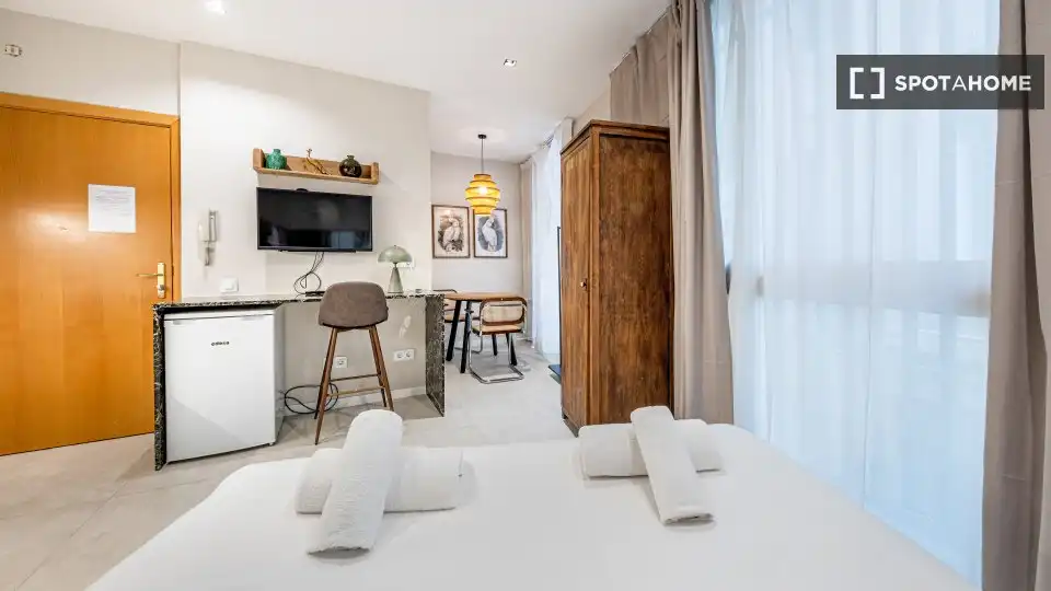 Flat with terrace to rent in Ciutat Vella, imagen 5
