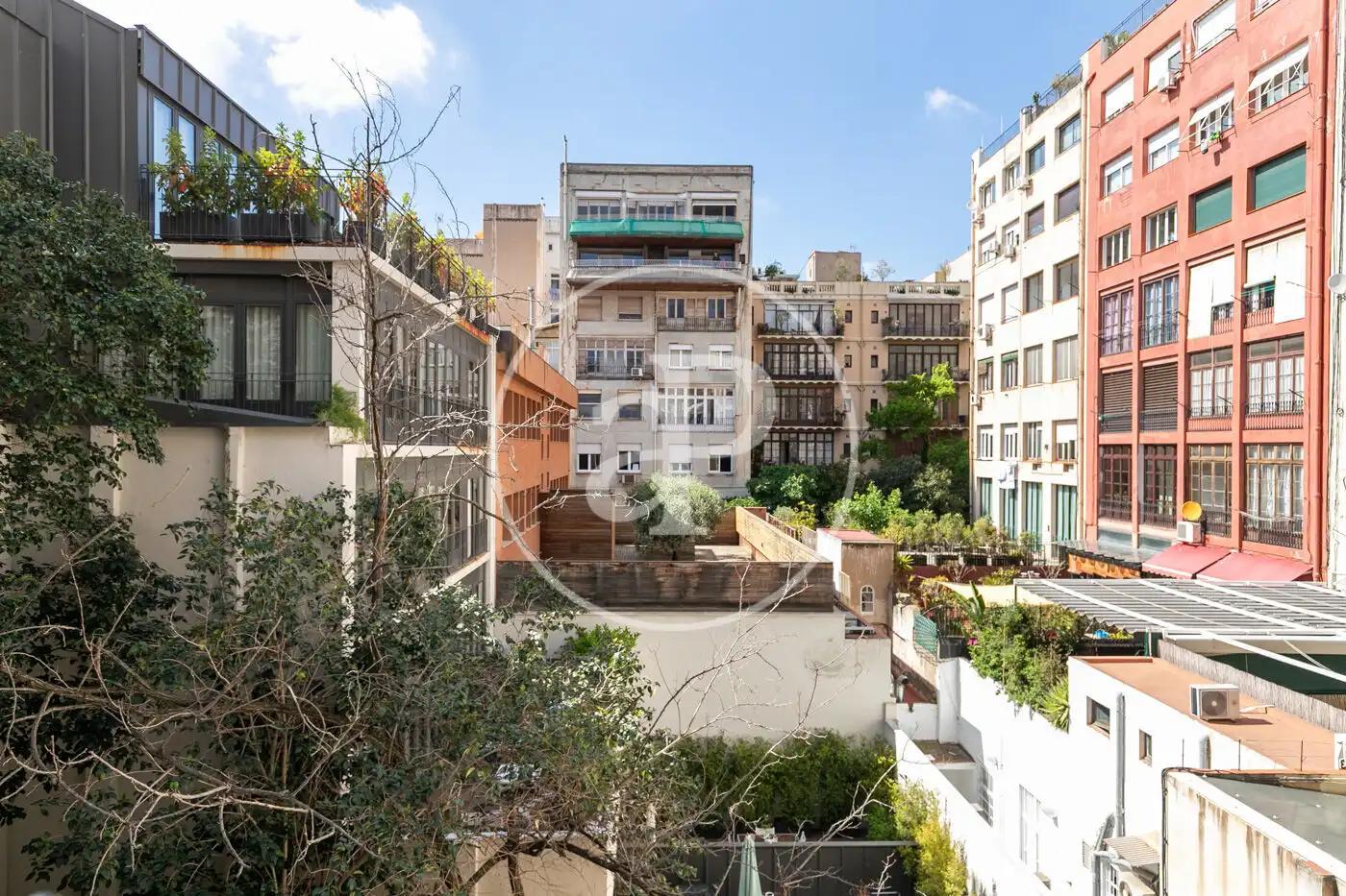 Vista exterior de Piso en venta en Barcelona con Calefacción y Balcón