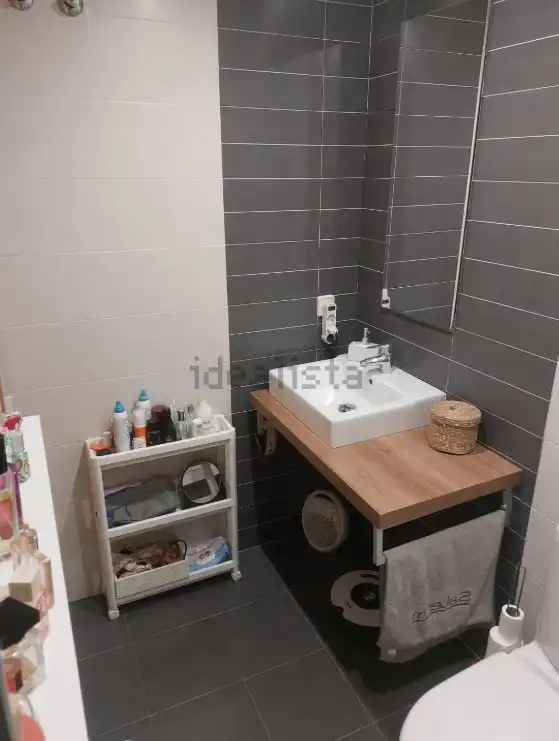 Bathroom of Duplexes for rent in Silla  with Air Conditioner, Terrace and Oven