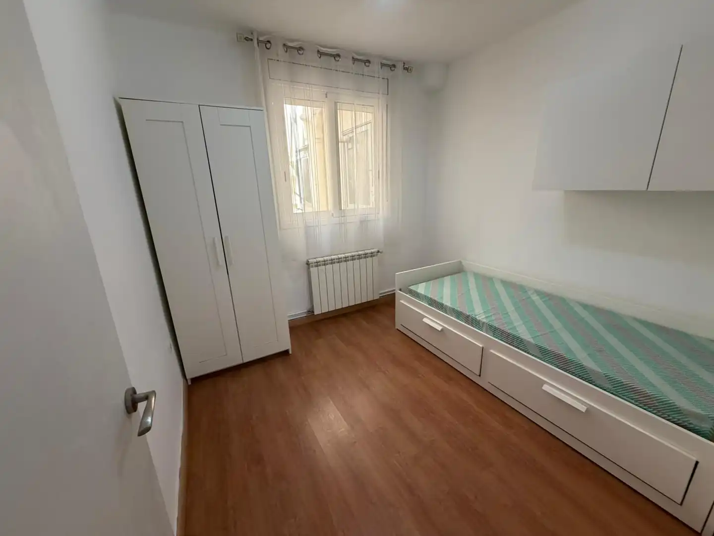 Habitación de Piso de alquiler en Lleida con Calefacción, Parquet y Amueblado