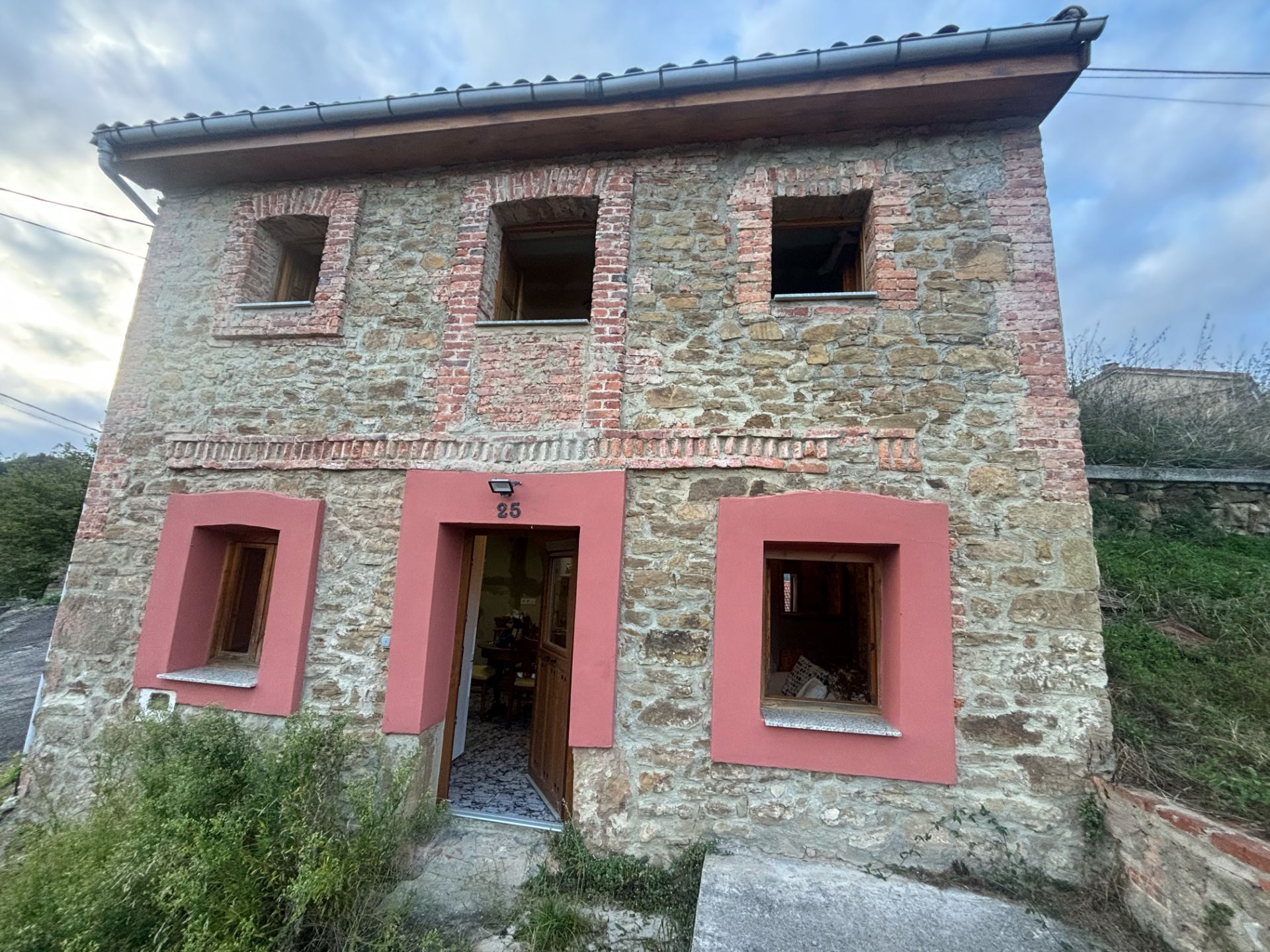 Vista exterior de Casa o xalet en venda en Langreo amb Traster
