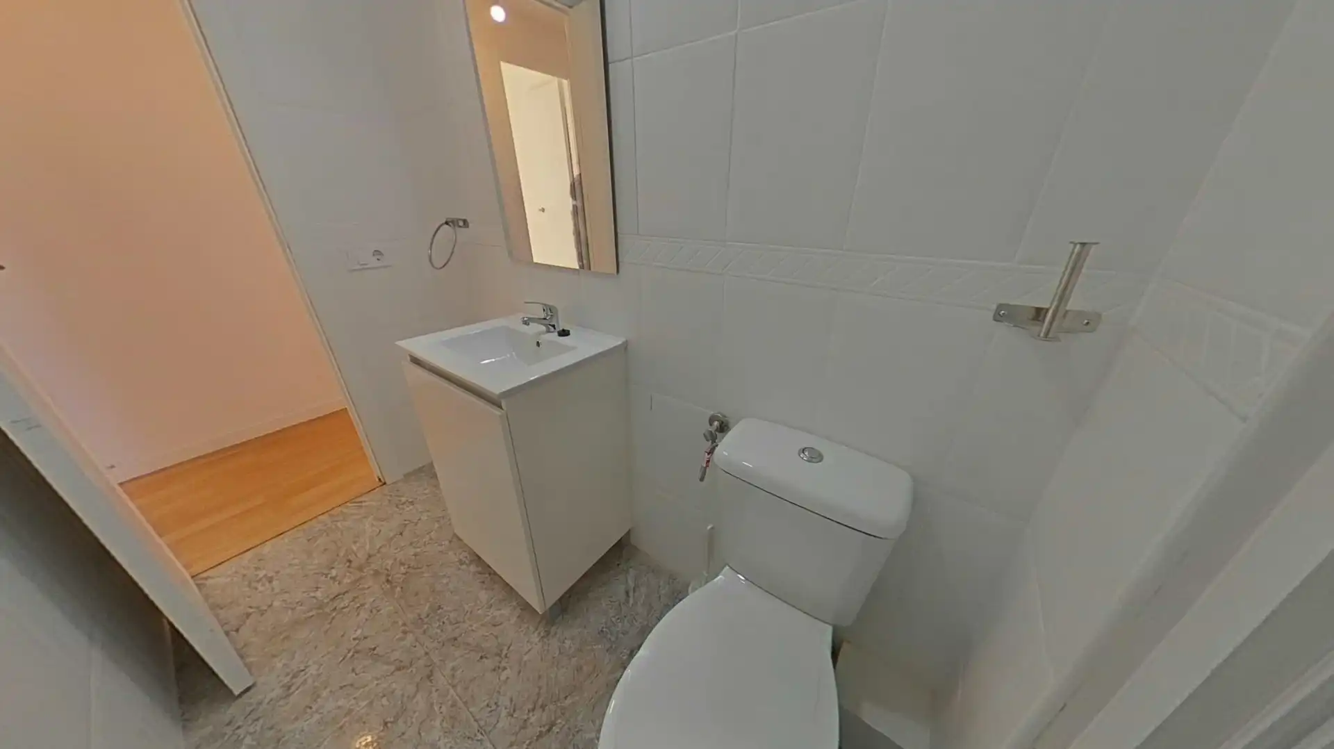 Baño de Piso en venta en L'Hospitalet de Llobregat con Parquet