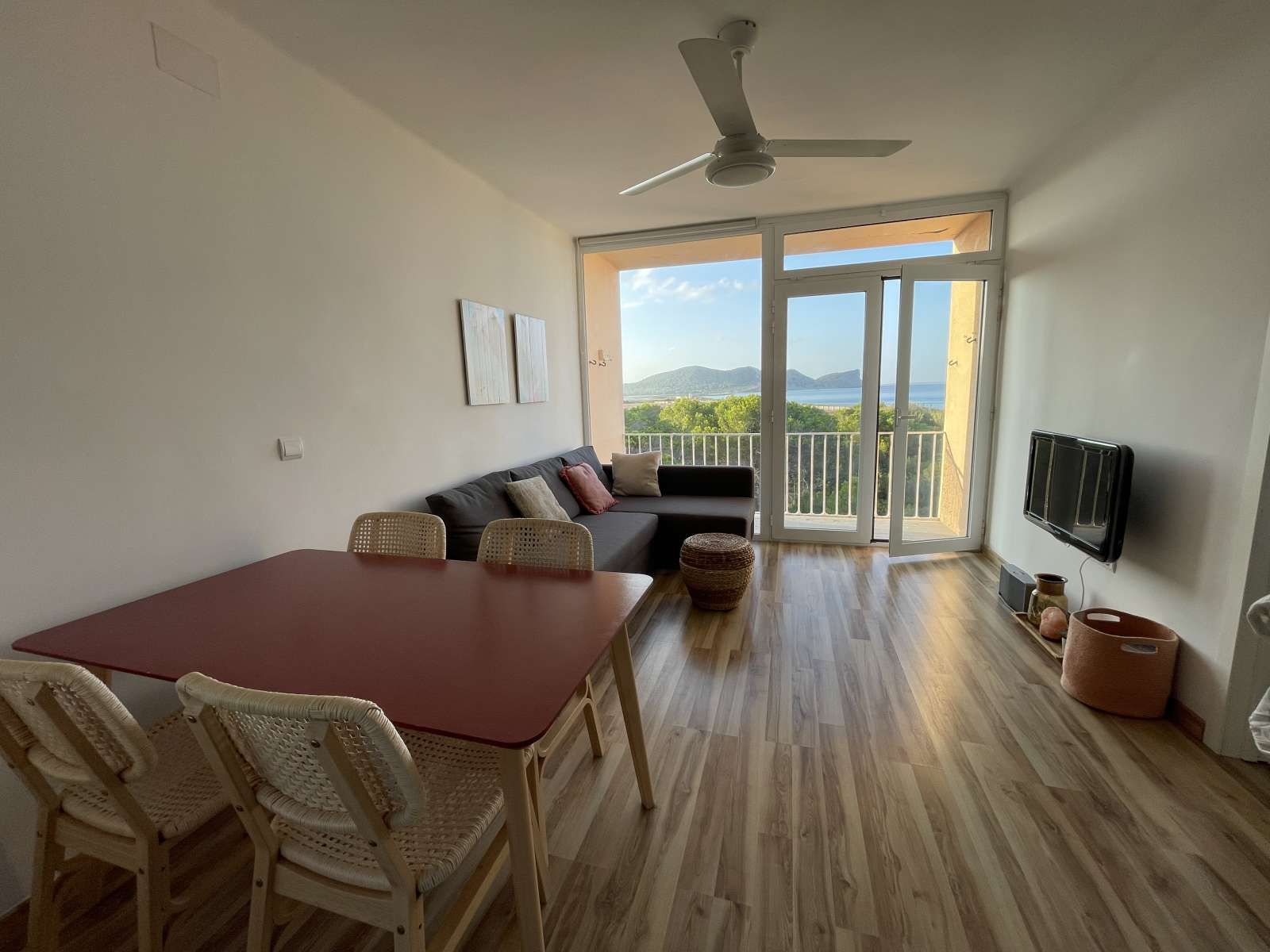 Sala de estar de Apartamento para compartir en Sant Josep de sa Talaia con Aire acondicionado y Terraza
