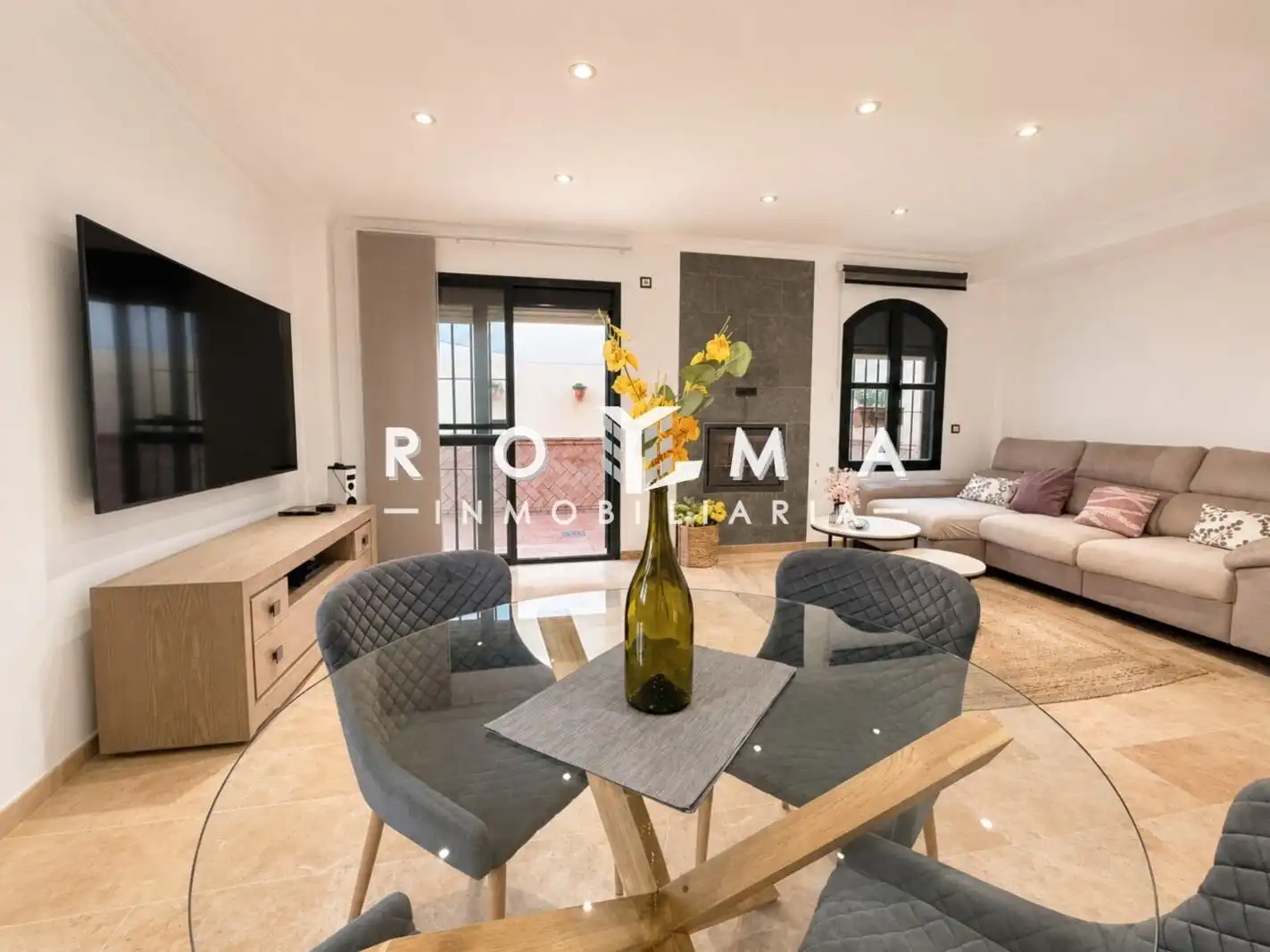 Sala de estar de Casa adosada en venta en Montequinto con Aire acondicionado, Jardín privado y Trastero