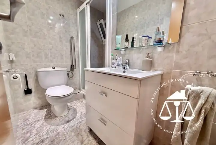Baño de Piso en venta en Barcelona con Aire acondicionado, Calefacción y Terraza