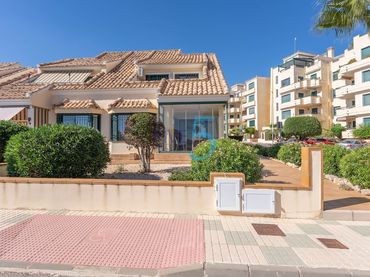 Adossat amb piscina en venda a Orihuela Costa