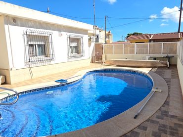 Villa avec piscine à vendre à Avenida Virgen del Mar 43
