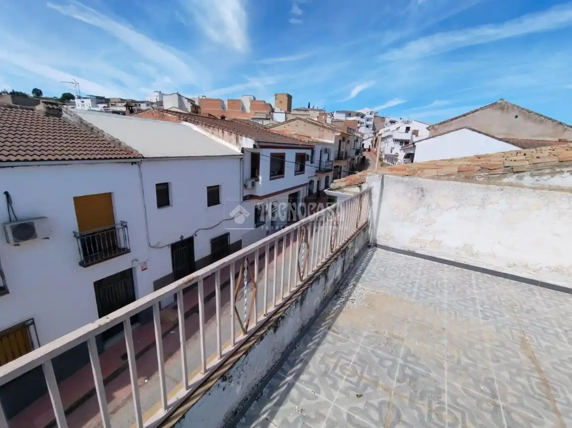 Vista exterior de Casa adosada en venda en Mengíbar amb Terrassa