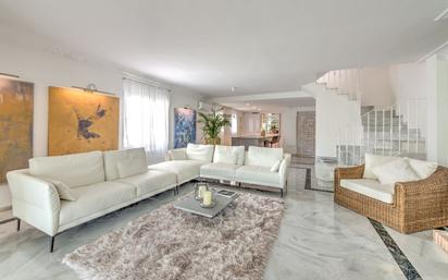 Living room of Single-family semi-detached for sale in Estepona