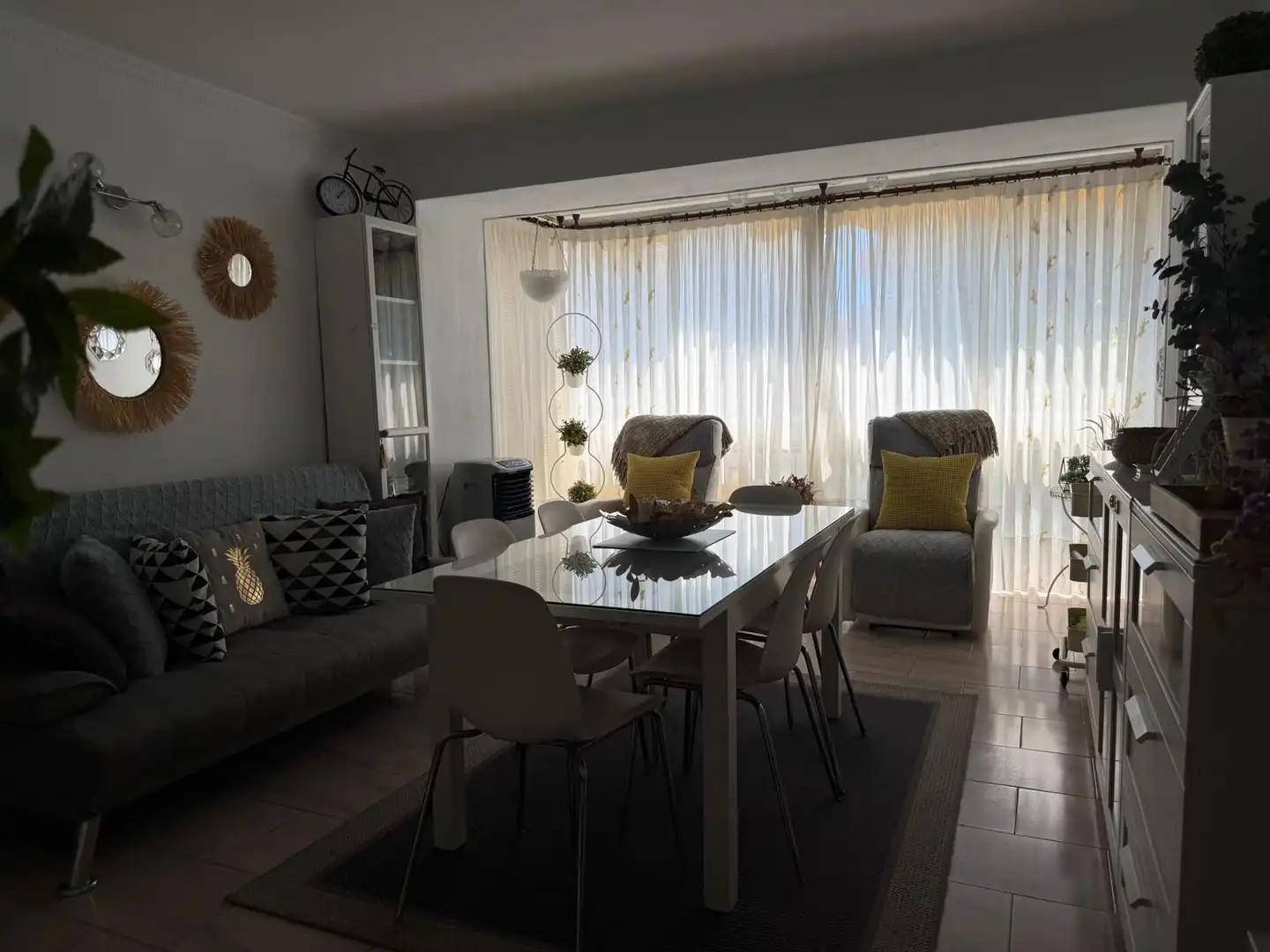 Sala d'estar de Pis en venda en Fuengirola amb Aire condicionat, Terrassa i Moblat
