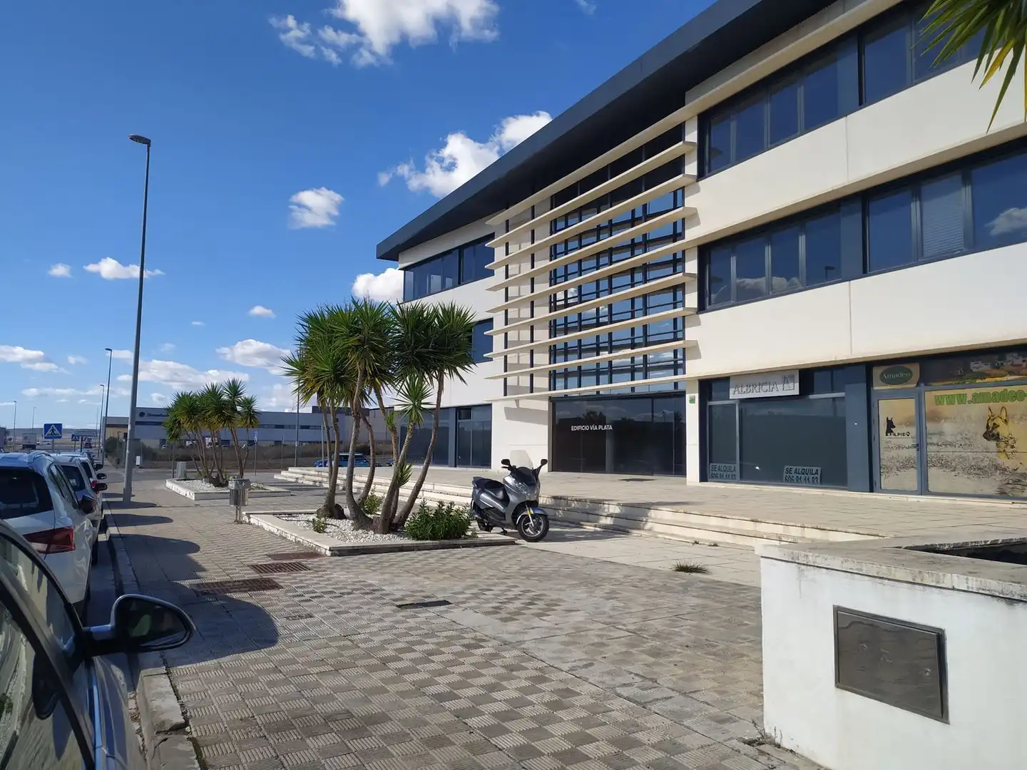 Vista exterior de Oficina en venda en Salteras