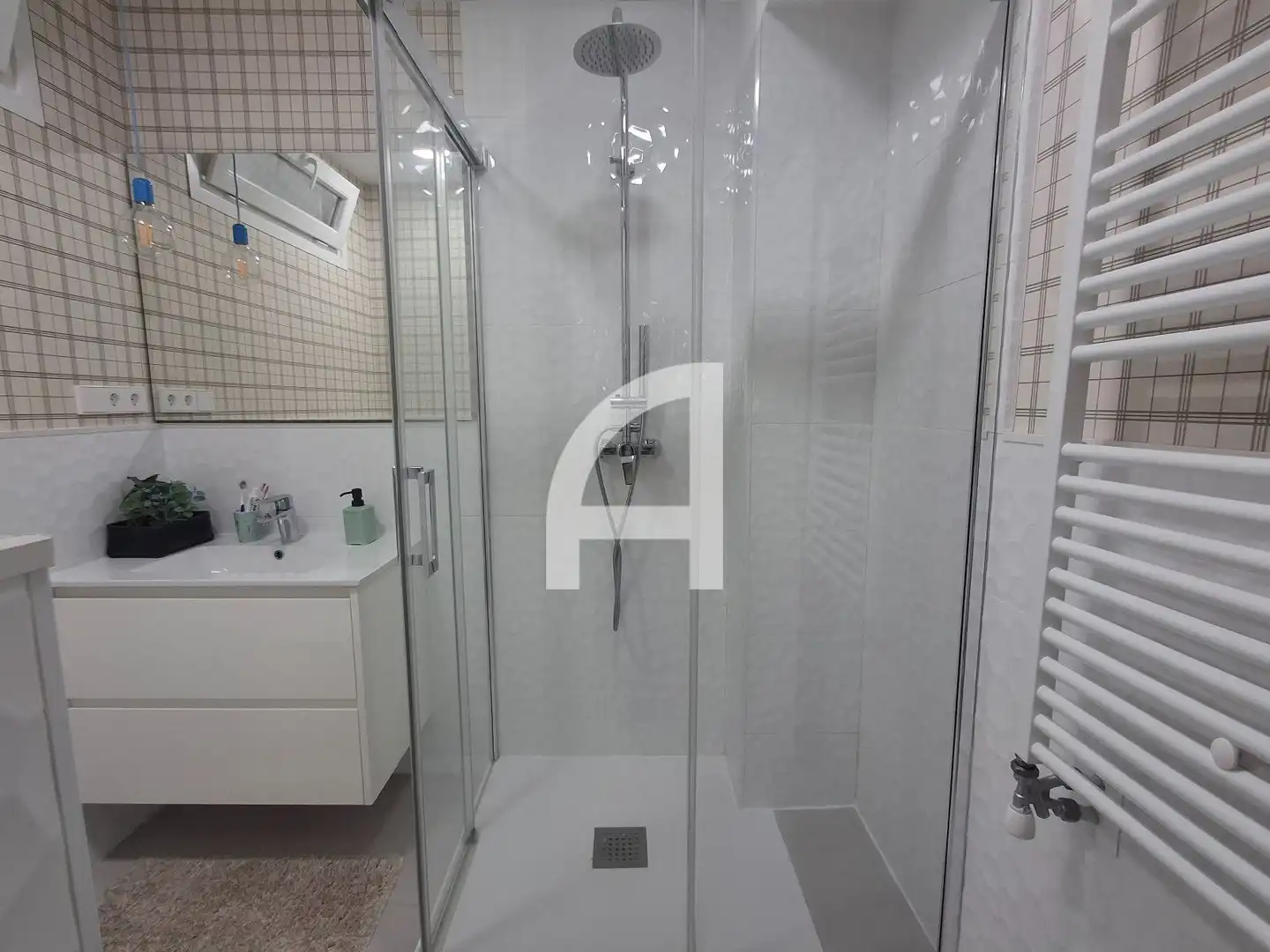 Bathroom of Flat for sale in Vigo   with Heating and Furnished