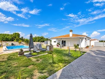 Detached house with pool for sale in Pelagatos - Pago del Humo