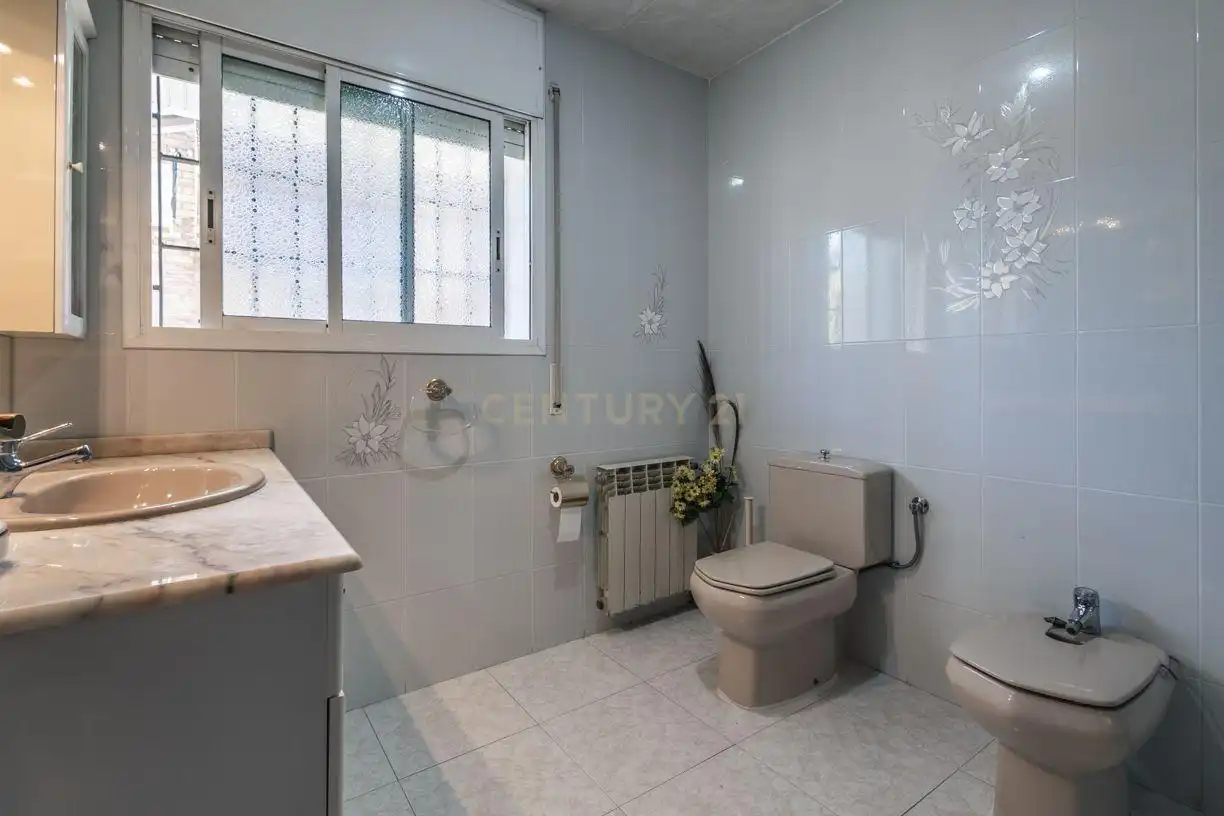 House with pool for sale in Carrer de les Orquídies, Viladecans, Spain, imagen 33