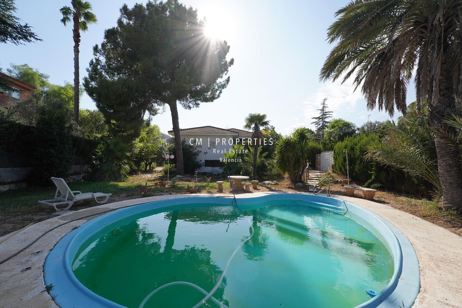 Exterior view of House or chalet for sale in Chiva  with Terrace, Swimming Pool and Oven