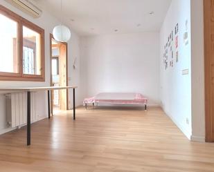 Bedroom of Building for sale in  Barcelona Capital