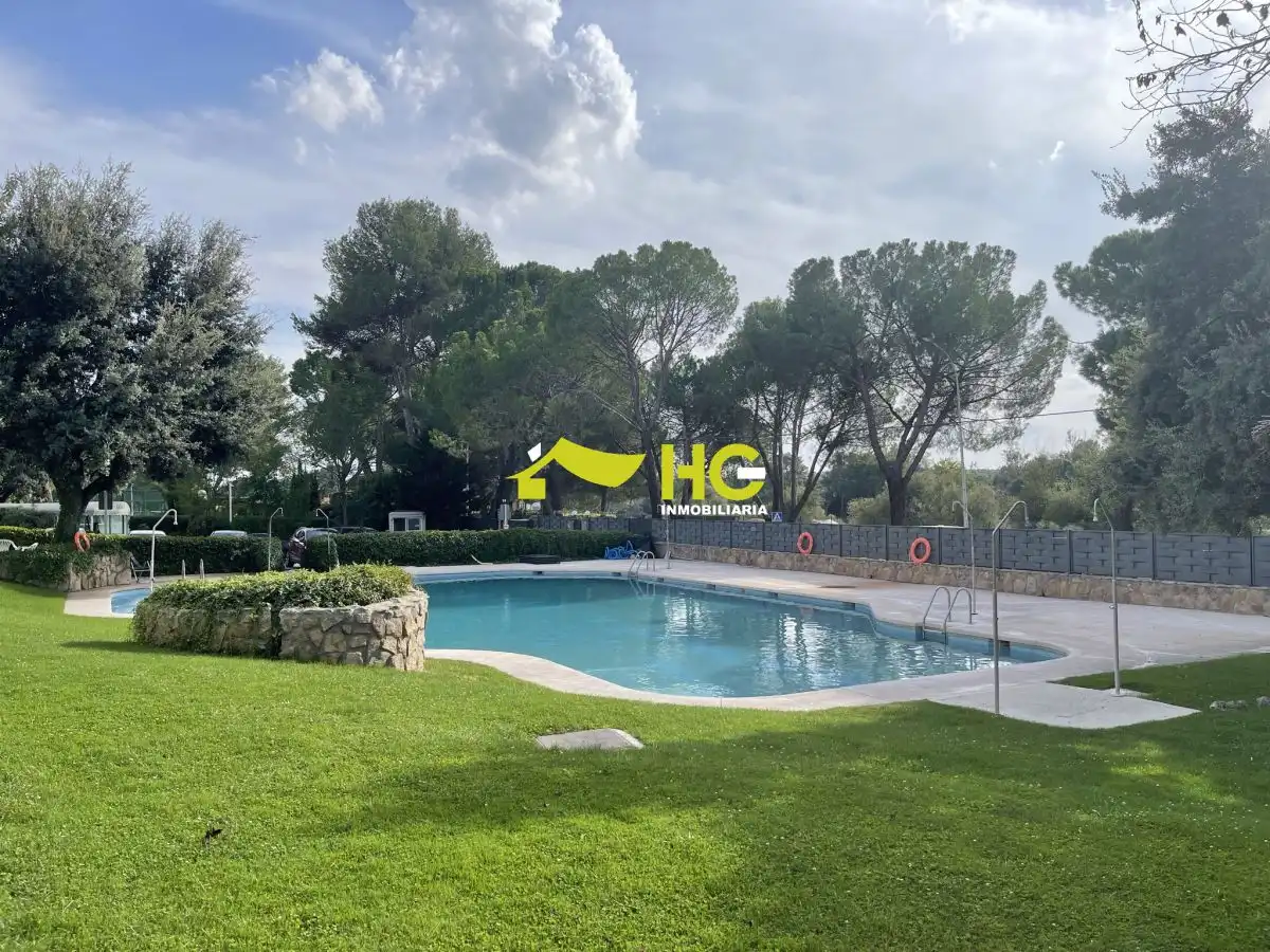 Piscina de Pis de lloguer en Villaviciosa de Odón amb Aire condicionat, Calefacció i Terrassa