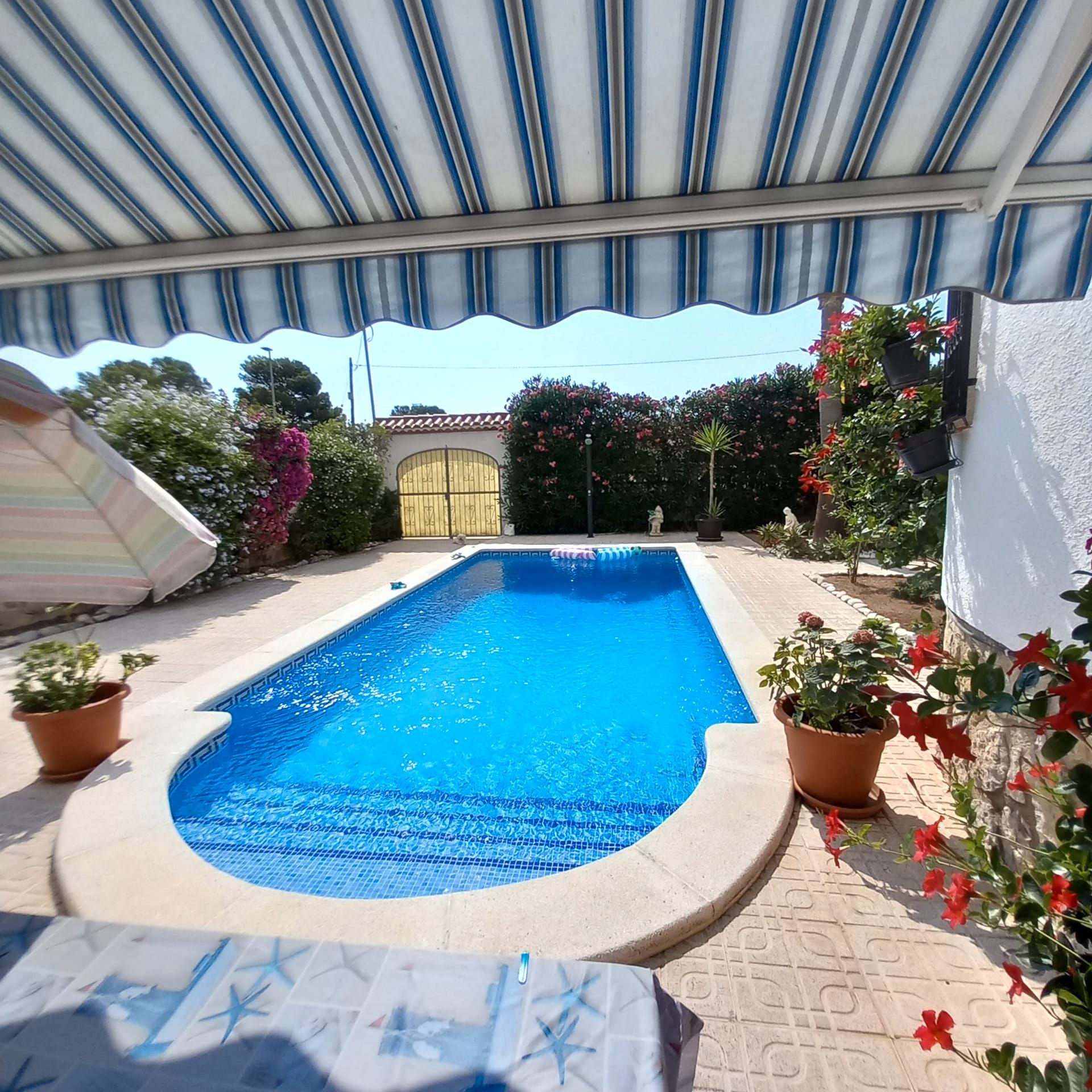 Piscina de Casa o xalet en venda en Mont-roig del Camp amb Aire condicionat, Jardí privat i Piscina