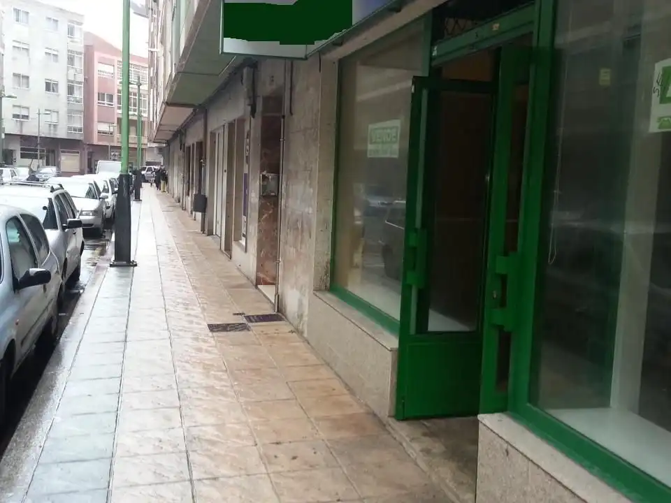 Vista exterior de Local en venda en Vilagarcía de Arousa