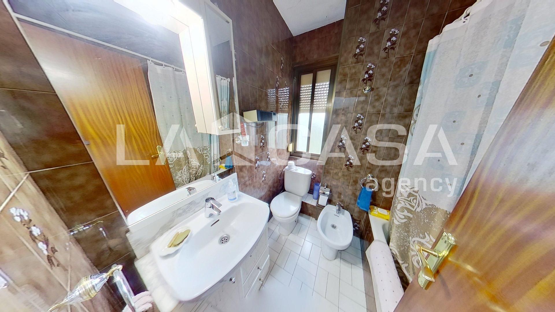 Bathroom of Flat for sale in  Barcelona Capital  with Balcony