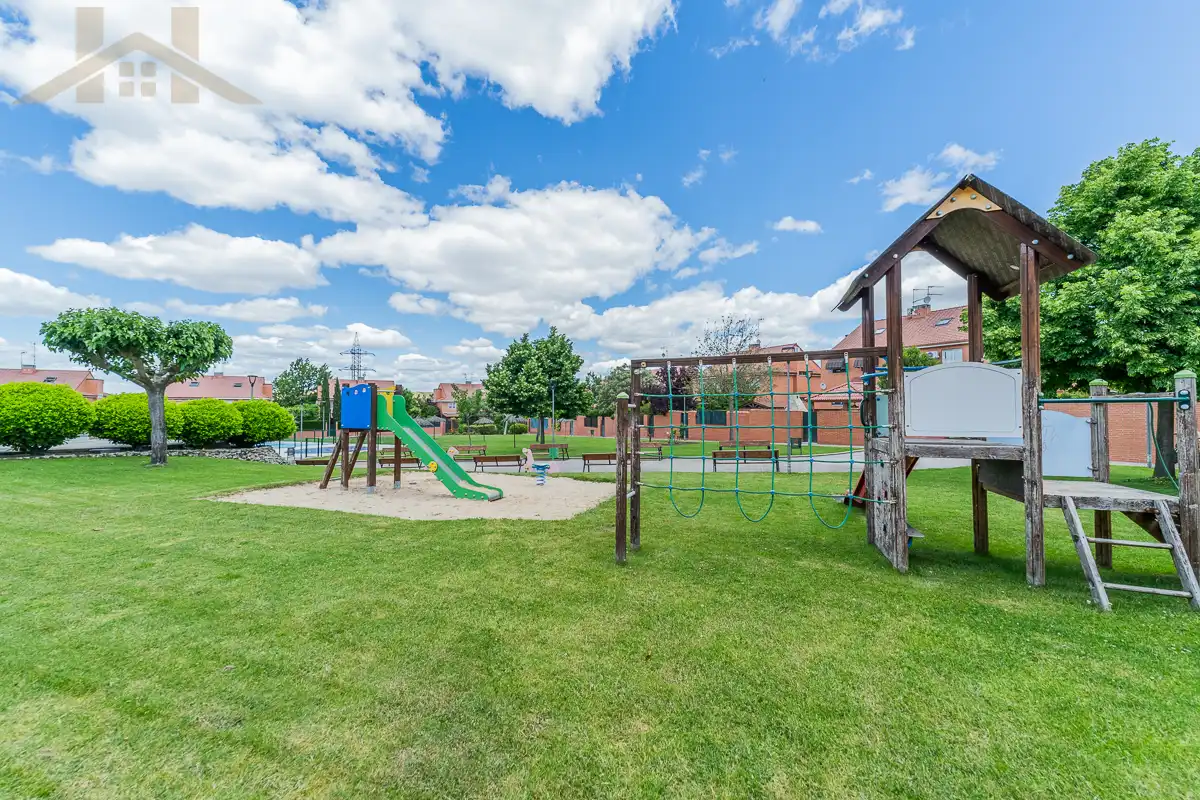 Parking of Houses for sale in Móstoles  with Heating, Private garden and Parquet flooring