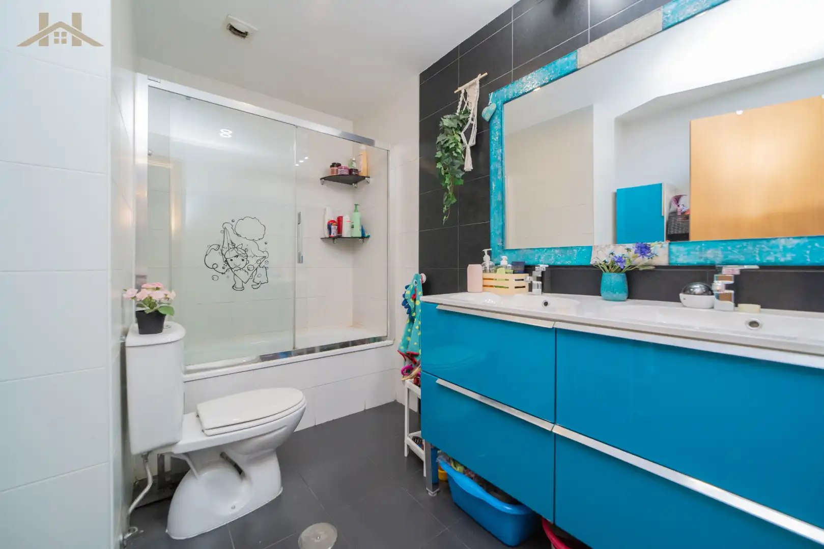 Bathroom of Flat for sale in Móstoles  with Air Conditioner, Heating and Storage room