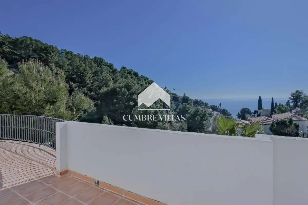 Vista exterior de Casa o xalet en venda en Almuñécar amb Calefacció, Jardí privat i Terrassa
