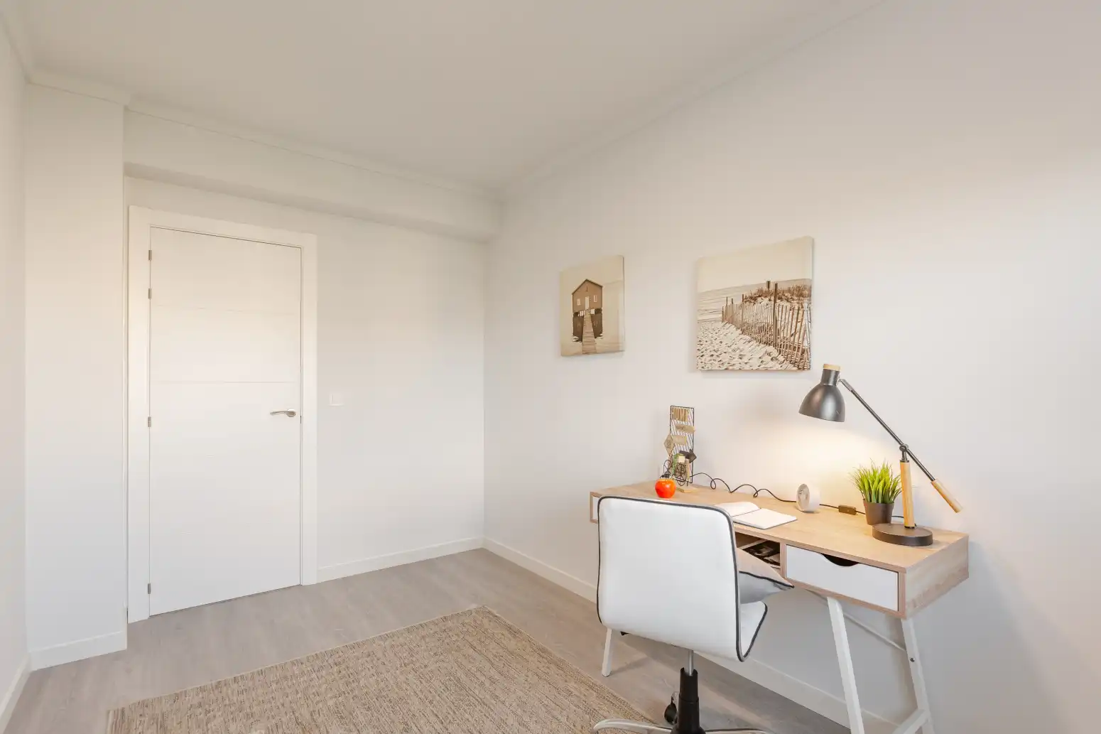 Schlafzimmer von Wohnung zum Verkauf in  Pamplona / Iruña mit Klimaanlage, Heizung und Parkett