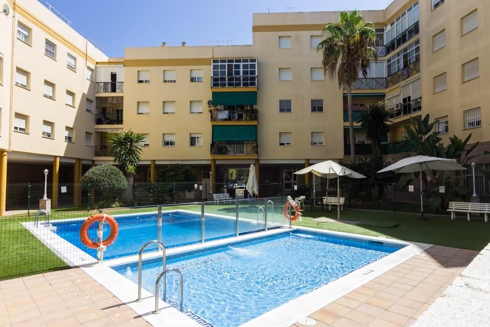 Piscina de Apartament en venda en El Puerto de Santa María amb Balcó i Piscina comunitària