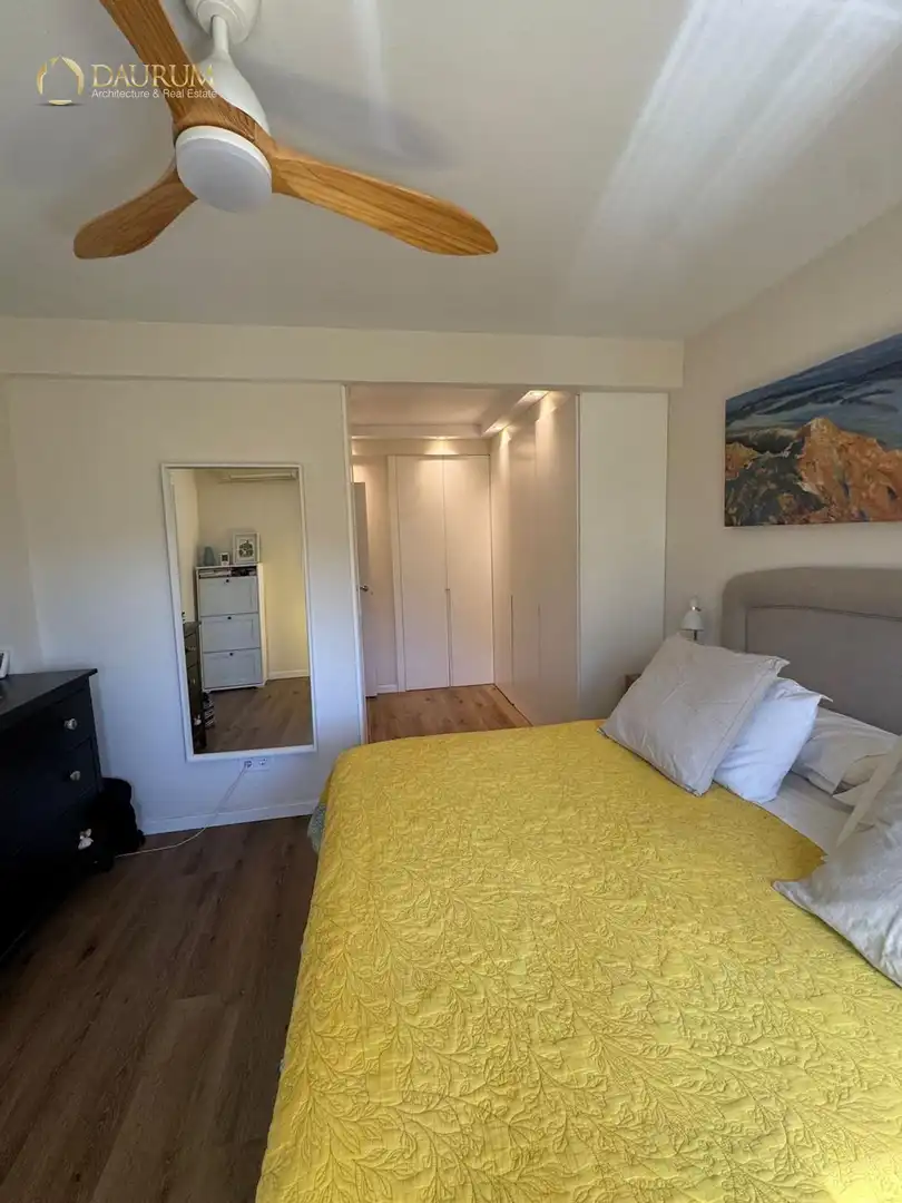 Habitación de Casa adosada en venta en Pozuelo de Alarcón con Aire acondicionado, Calefacción y Jardín privado