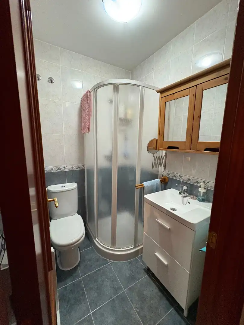 Badezimmer von Wohnung zur Miete in Mugardos mit Heizung und Möbliert