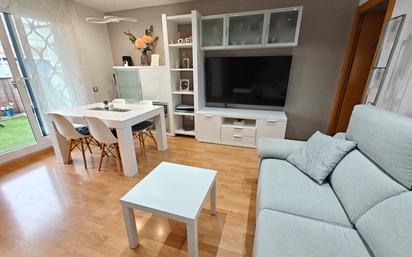 Sala d'estar de Àtic en venda en Premià de Dalt amb Aire condicionat, Parquet i Terrassa