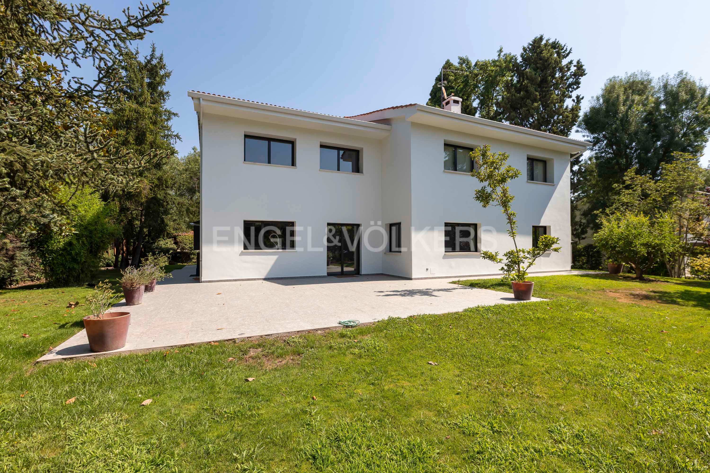 Exterior view of House or chalet to rent in Pozuelo de Alarcón  with Air Conditioner, Heating and Private garden
