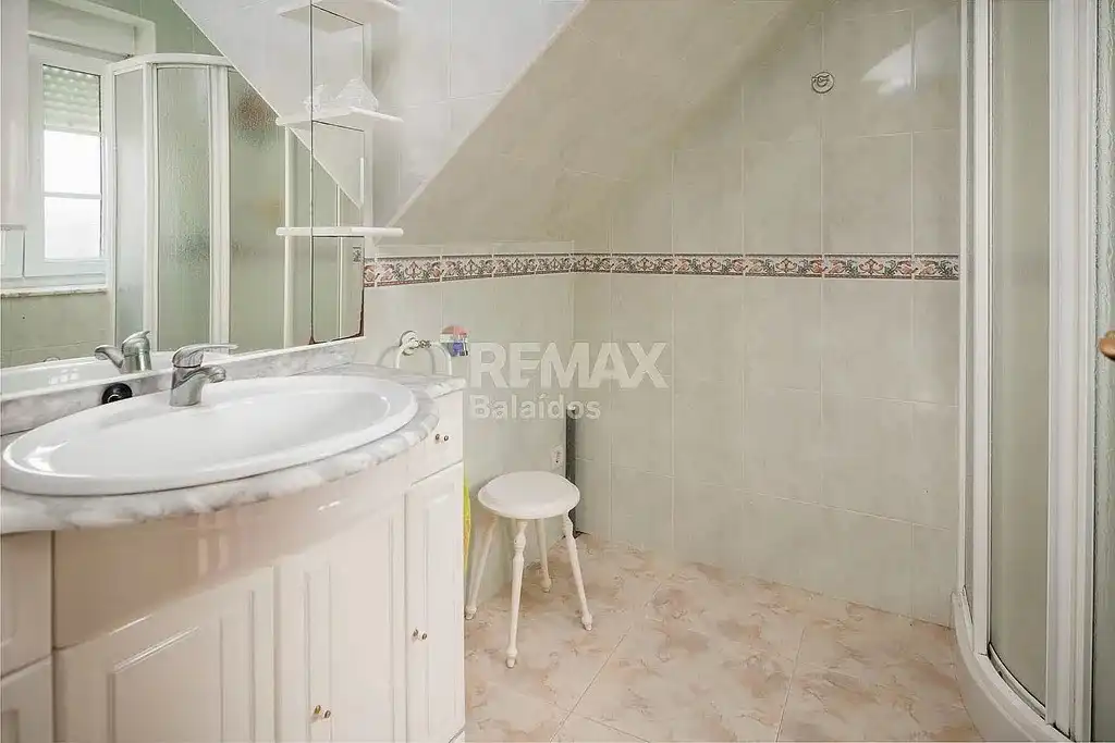 Bany de Casa o xalet en venda en A Pobra do Caramiñal amb Calefacció, Jardí privat i Parquet