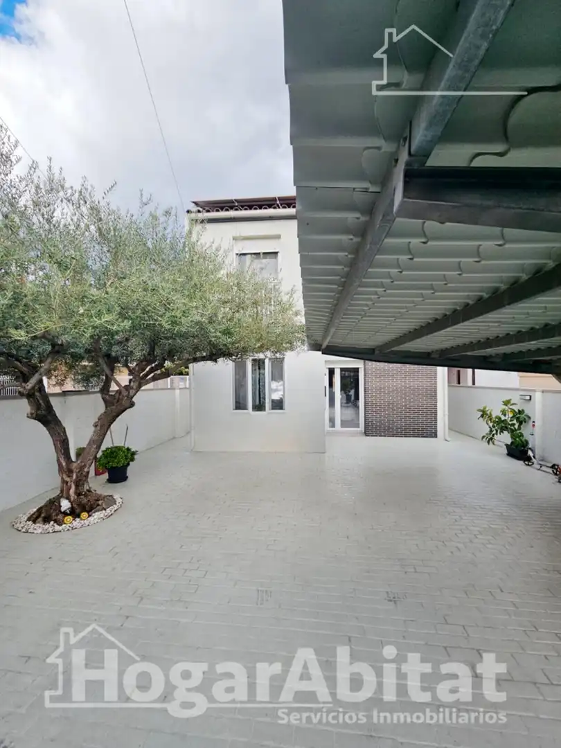 Vista exterior de Casa o xalet en venda en Almazora / Almassora amb Aire condicionat, Terrassa i Traster