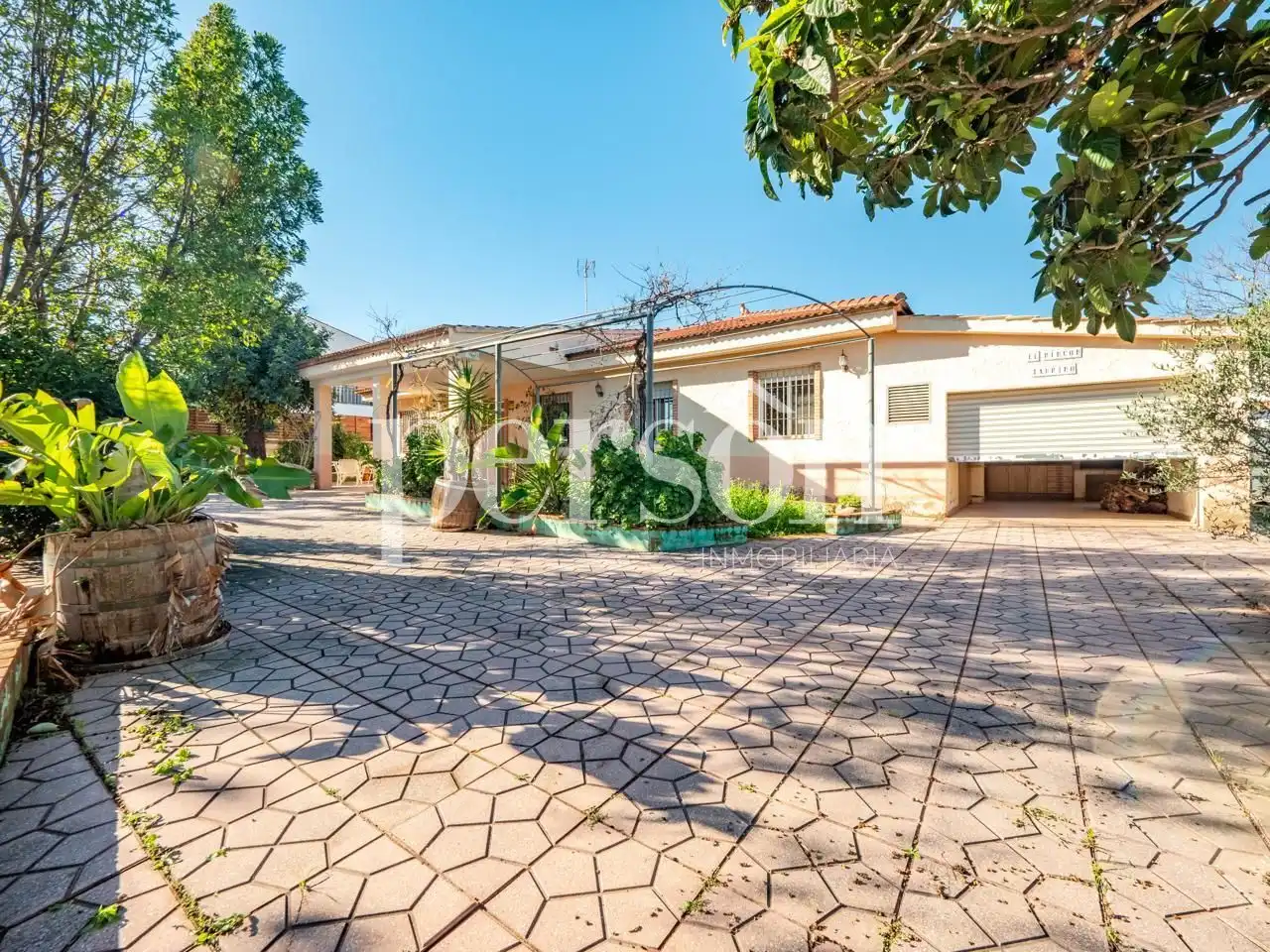 Vista exterior de Casa o chalet en venta en Chiva con Jardín privado, Terraza y Piscina