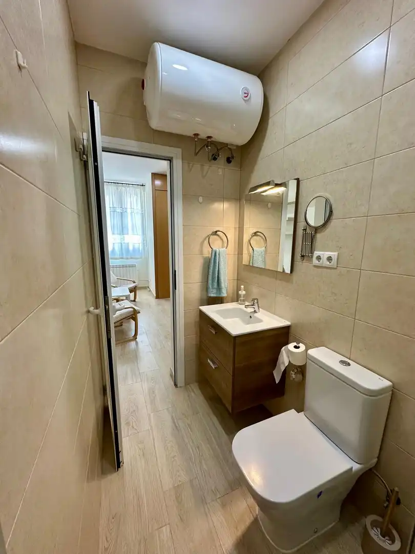 Baño de Piso de alquiler en Madrid con Aire acondicionado y Calefacción