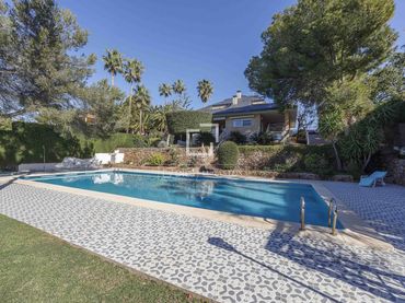 Detached house with balcony for sale in Alfinach - Los Monasterios