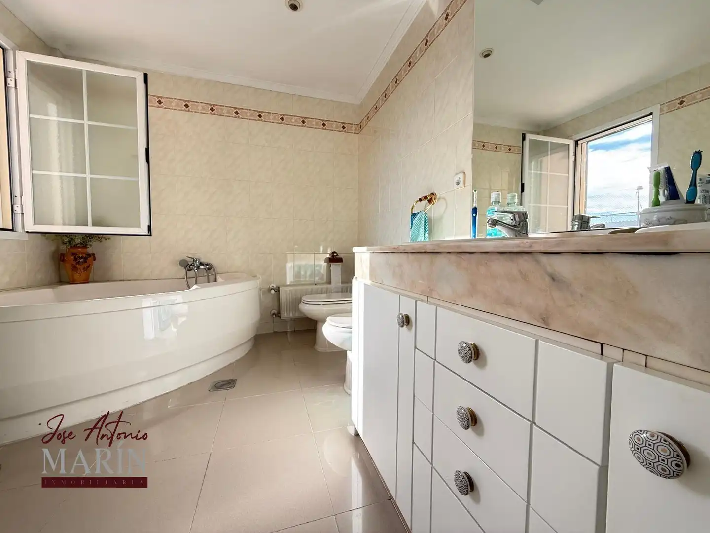 Baño de Casa o chalet en venta en Badajoz con Aire acondicionado, Calefacción y Jardín privado