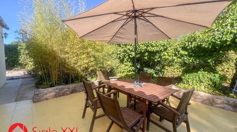 Chalet con amplia parcela de 1.007 m y vivienda de 195 m Magnífico chalet situado en una amplia parcela de 1.007 m, que ofrece pri