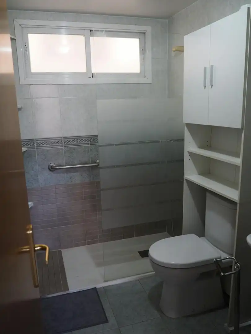 Baño de Piso para compartir en Valencia con Aire acondicionado, Calefacción y Lavadora