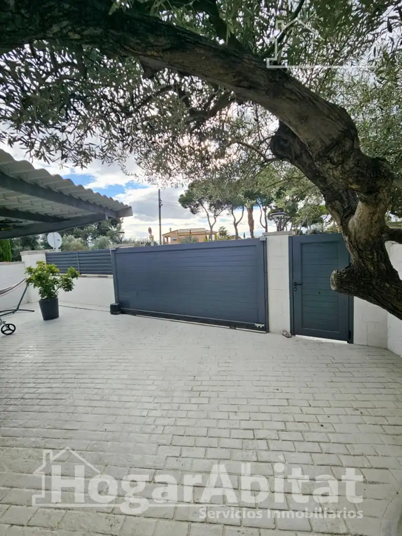 Vista exterior de Casa o xalet en venda en Almazora / Almassora amb Aire condicionat, Terrassa i Traster
